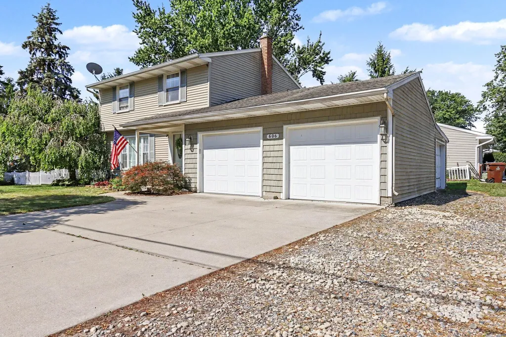 606 S Lincoln Street Charlotte City MI 48813