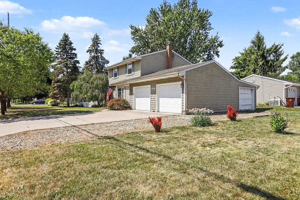 606 S Lincoln Street Charlotte City MI 48813