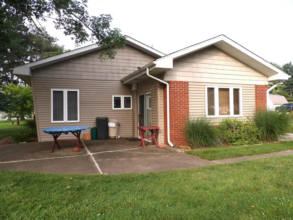 201 Lakeside Drive Quincy Township MI 49082