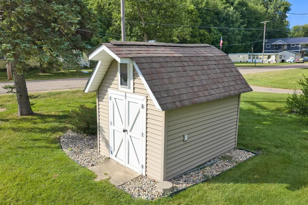 201 Lakeside Drive Quincy Township MI 49082