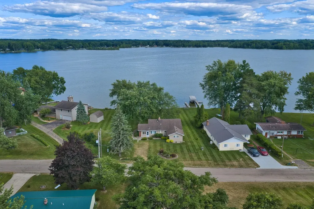 201 Lakeside Drive Quincy Township MI 49082