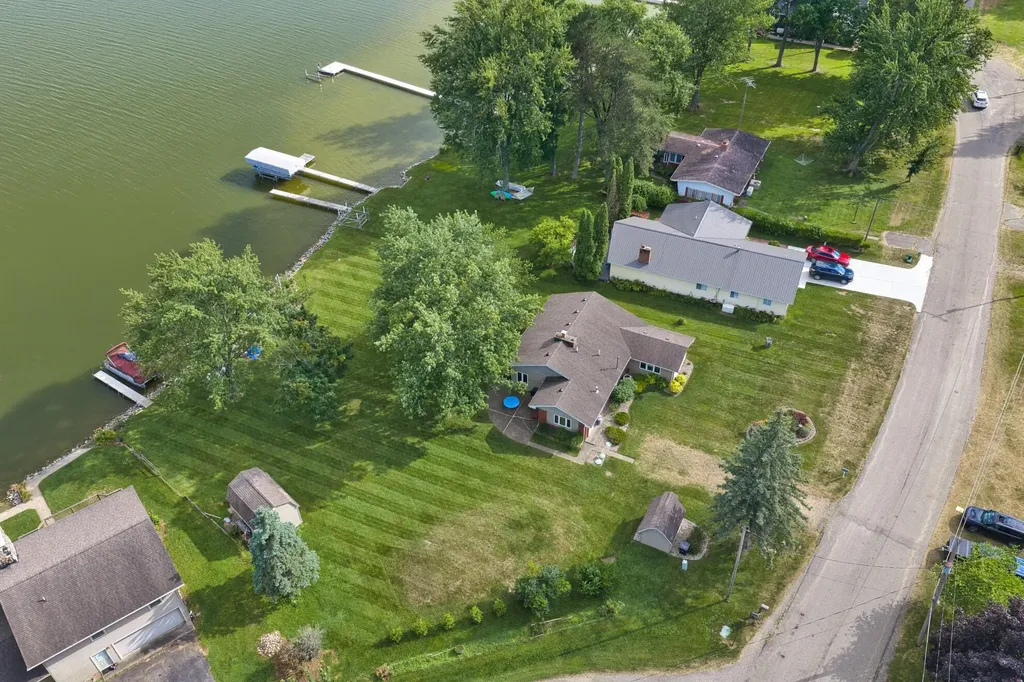 201 Lakeside Drive Quincy Township MI 49082