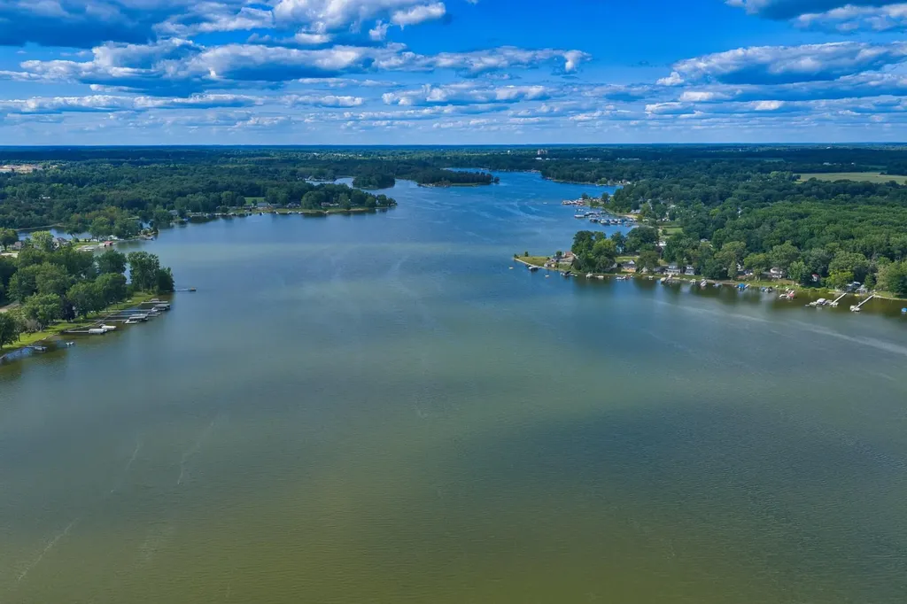201 Lakeside Drive Quincy Township MI 49082