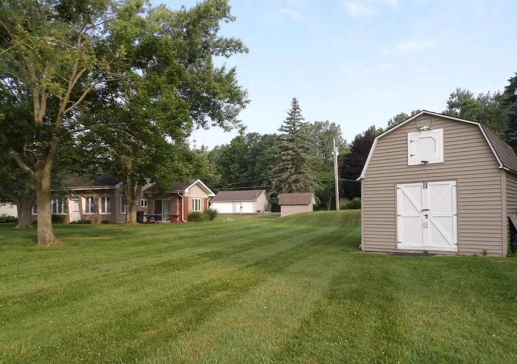 201 Lakeside Drive Quincy Township MI 49082