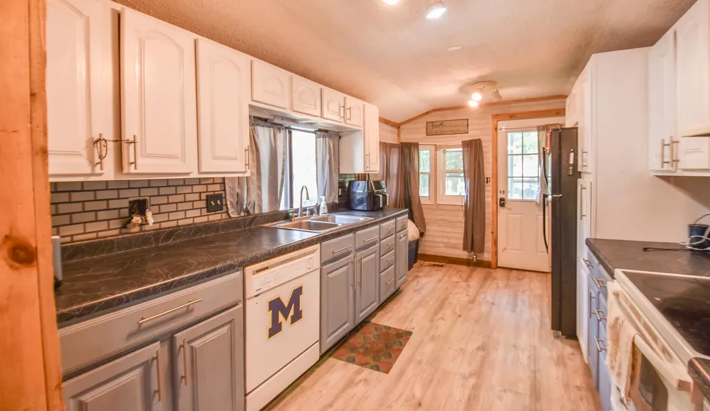 135 S Manning Street Hillsdale City MI 49242