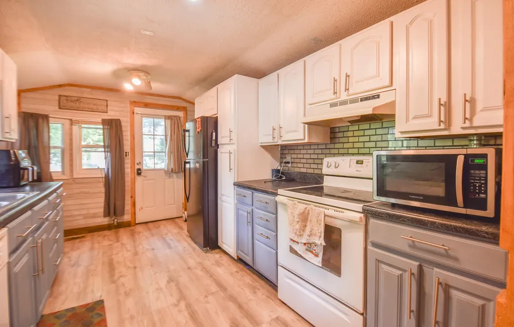 135 S Manning Street Hillsdale City MI 49242