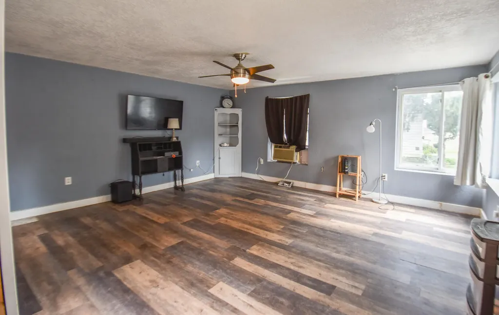 135 S Manning Street Hillsdale City MI 49242