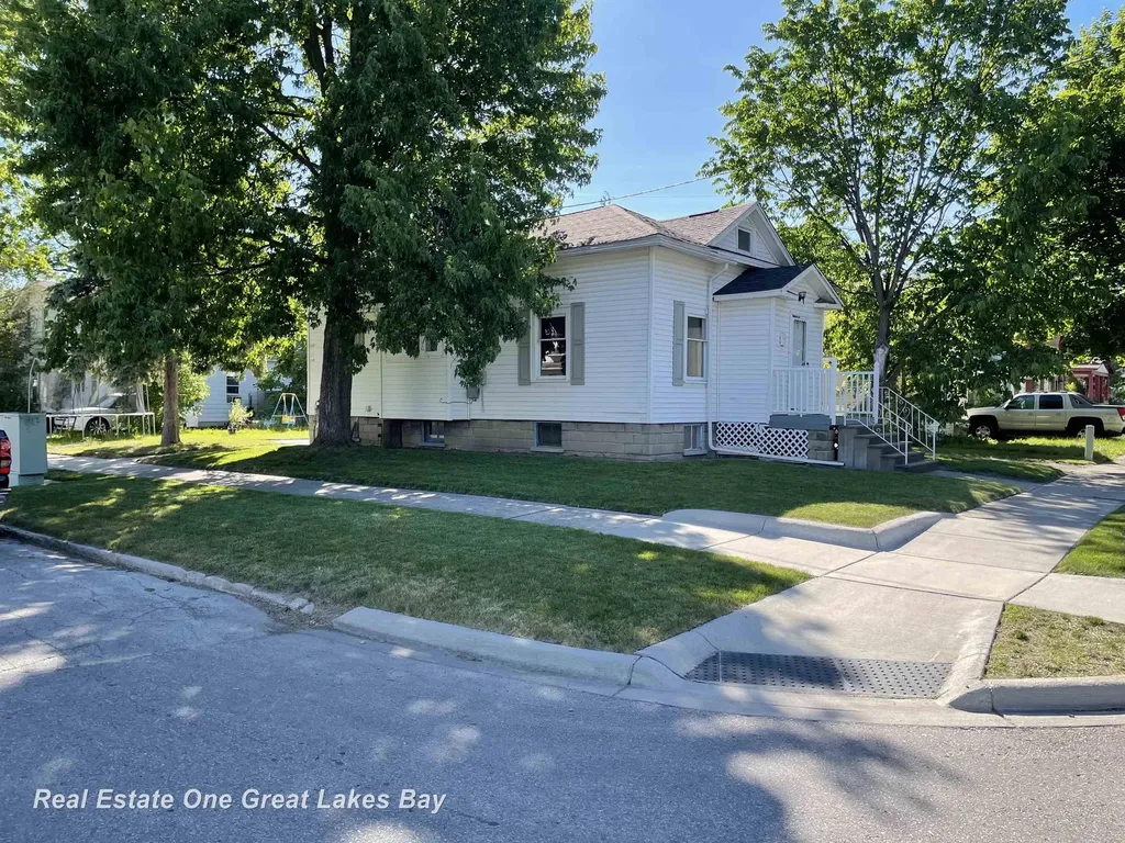 1003 Mackinaw Street Saginaw City MI 48602