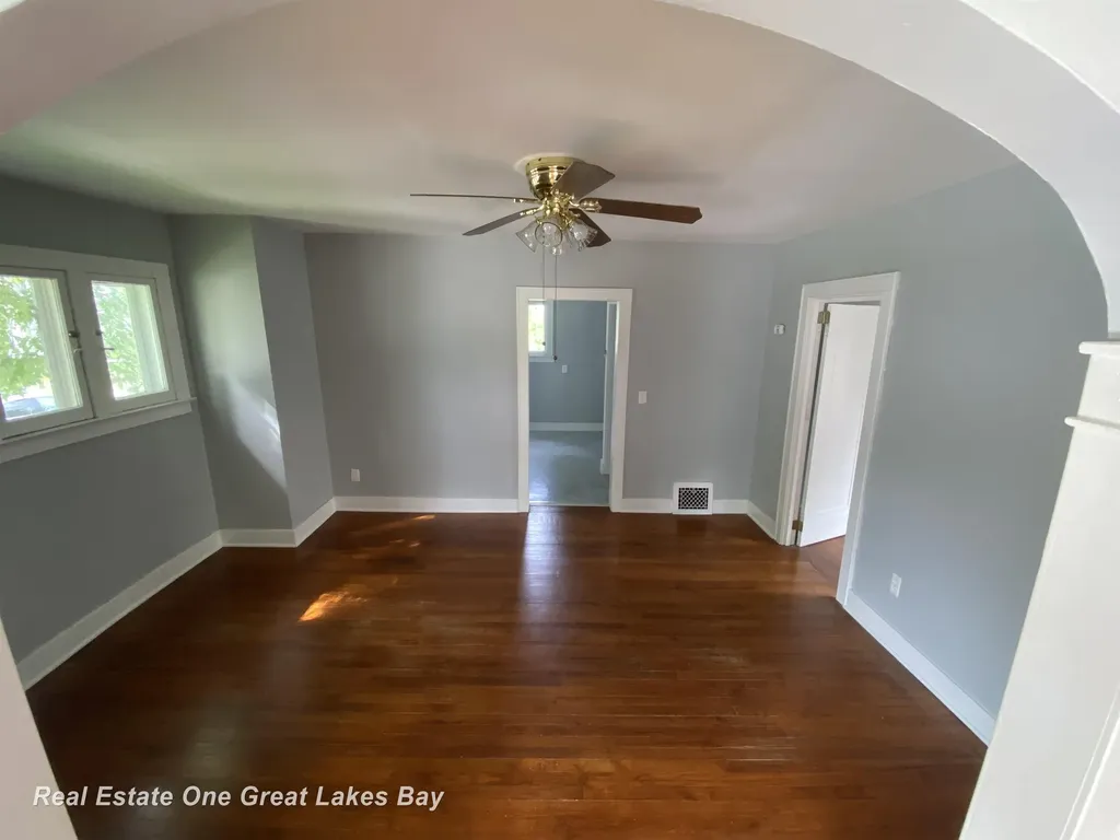1003 Mackinaw Street Saginaw City MI 48602