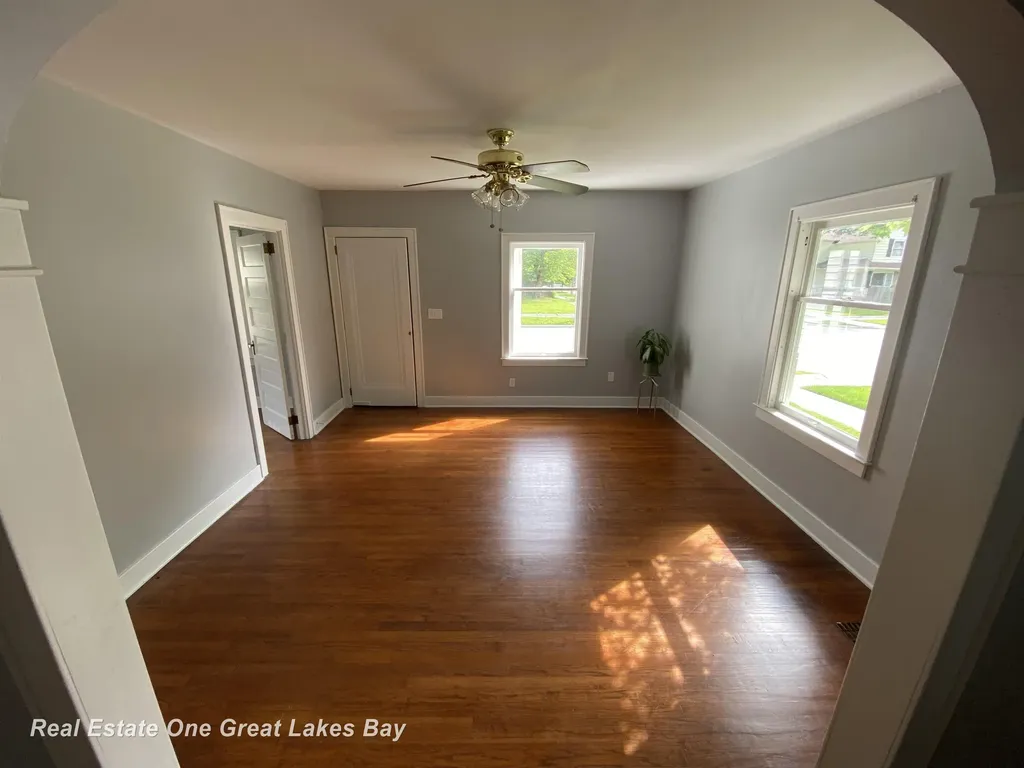 1003 Mackinaw Street Saginaw City MI 48602