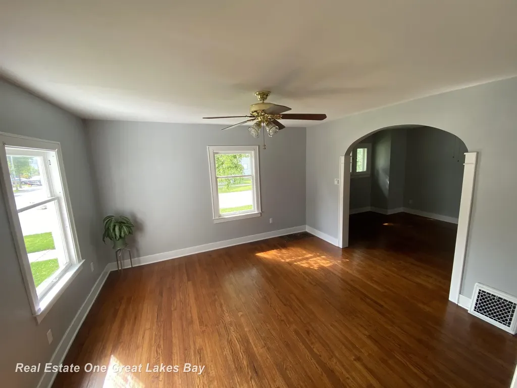 1003 Mackinaw Street Saginaw City MI 48602