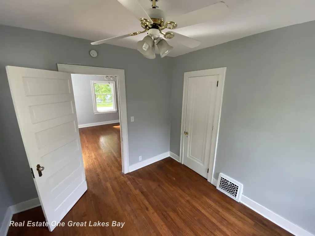 1003 Mackinaw Street Saginaw City MI 48602