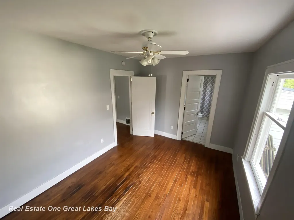 1003 Mackinaw Street Saginaw City MI 48602