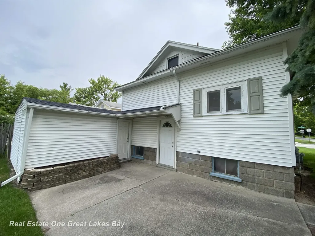 1003 Mackinaw Street Saginaw City MI 48602