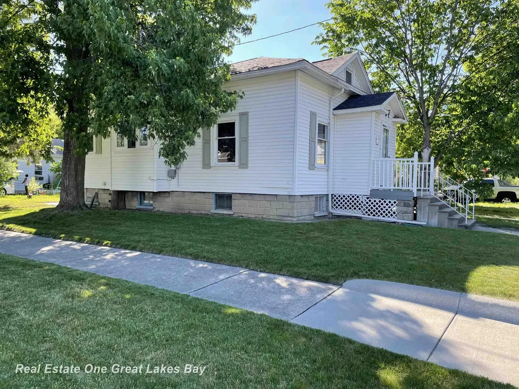 1003 Mackinaw Street Saginaw City MI 48602