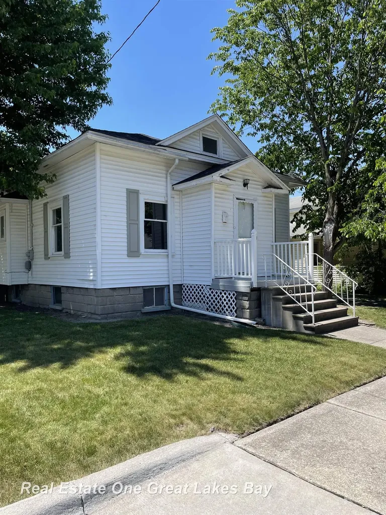 1003 Mackinaw Street Saginaw City MI 48602