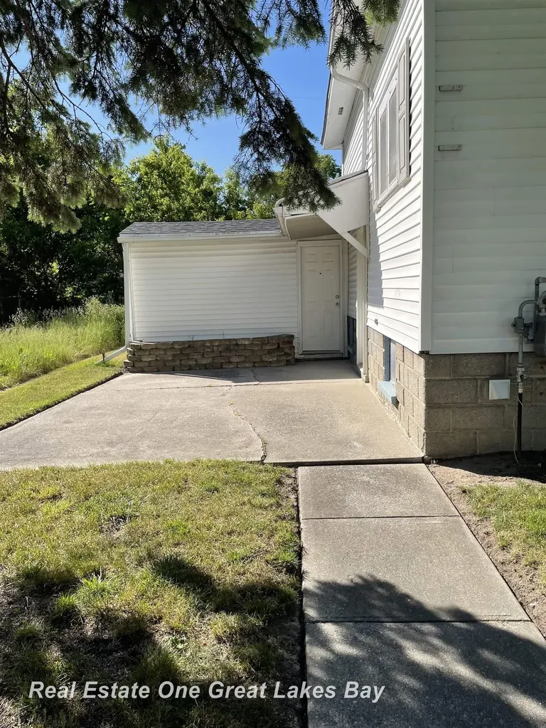 1003 Mackinaw Street Saginaw City MI 48602