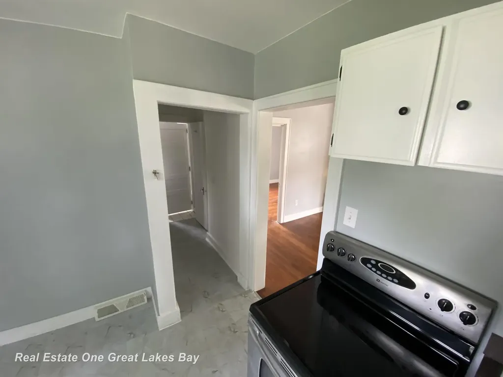 1003 Mackinaw Street Saginaw City MI 48602