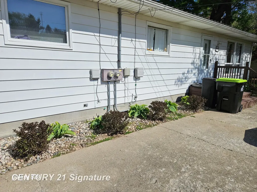 1306 Glen Road Midland City MI 48640