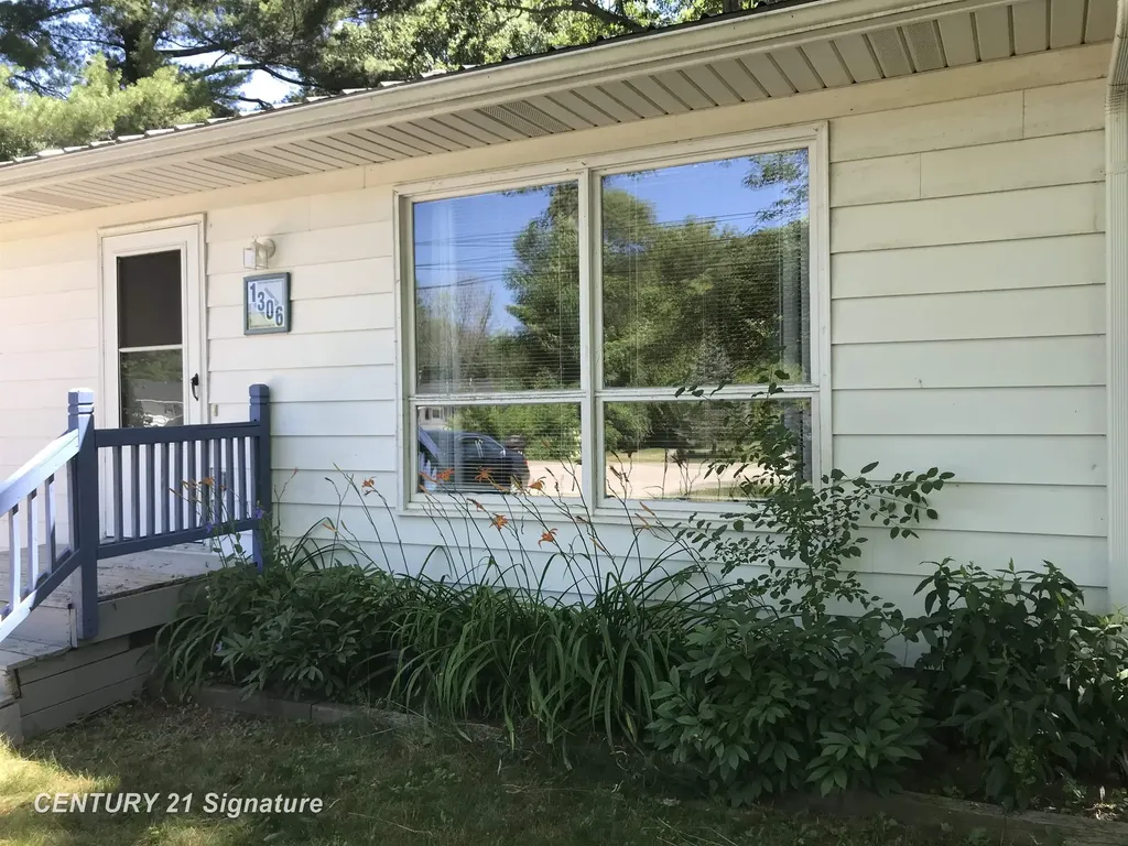 1306 Glen Road Midland City MI 48640