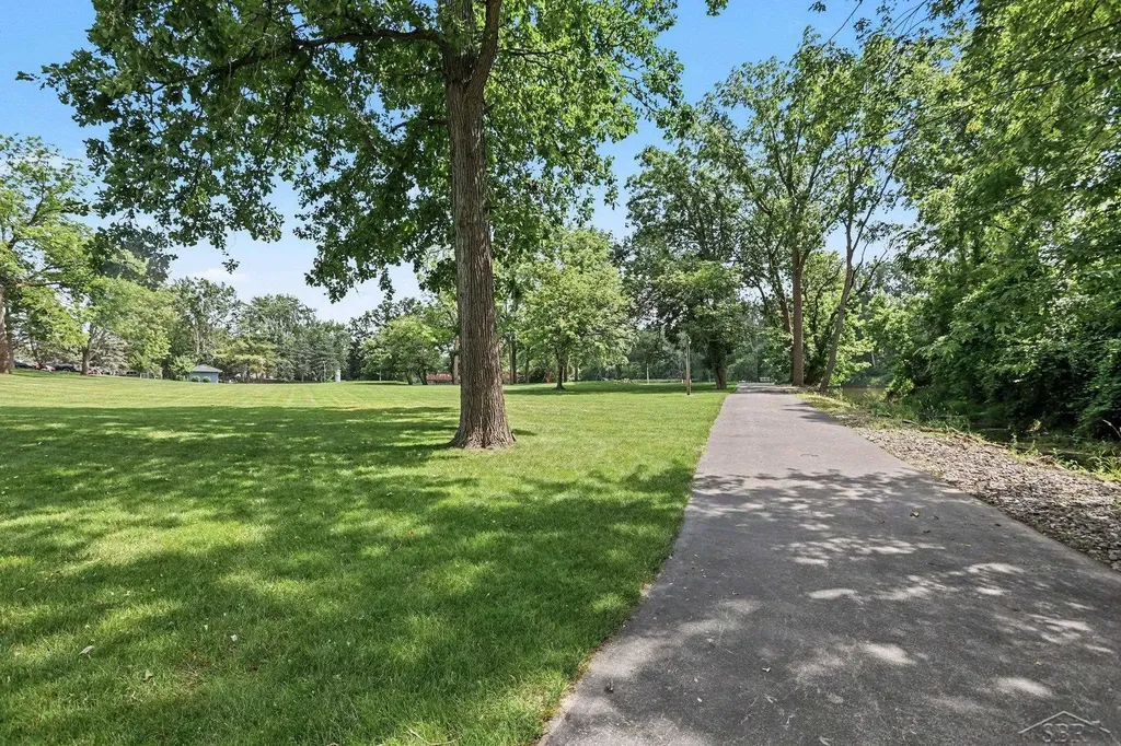 5935 W Michigan Avenue Saginaw Charter Township MI 48638