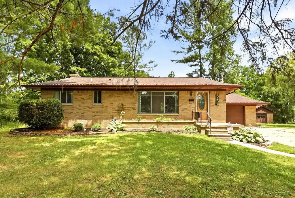 335 Walnut Street Mt. Morris City MI 48458