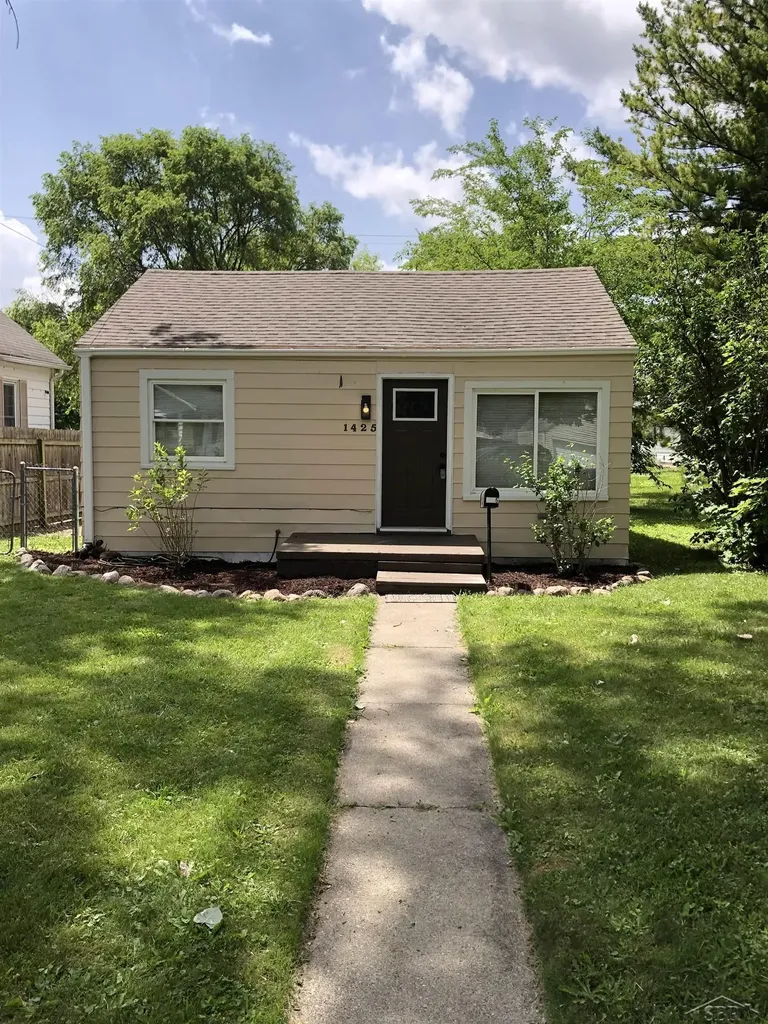 1425 Cypress Street Saginaw City MI 48602