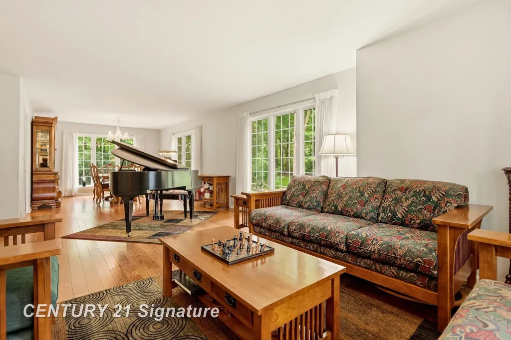 4210 Maple Woods West Drive Saginaw Charter Township MI 48603