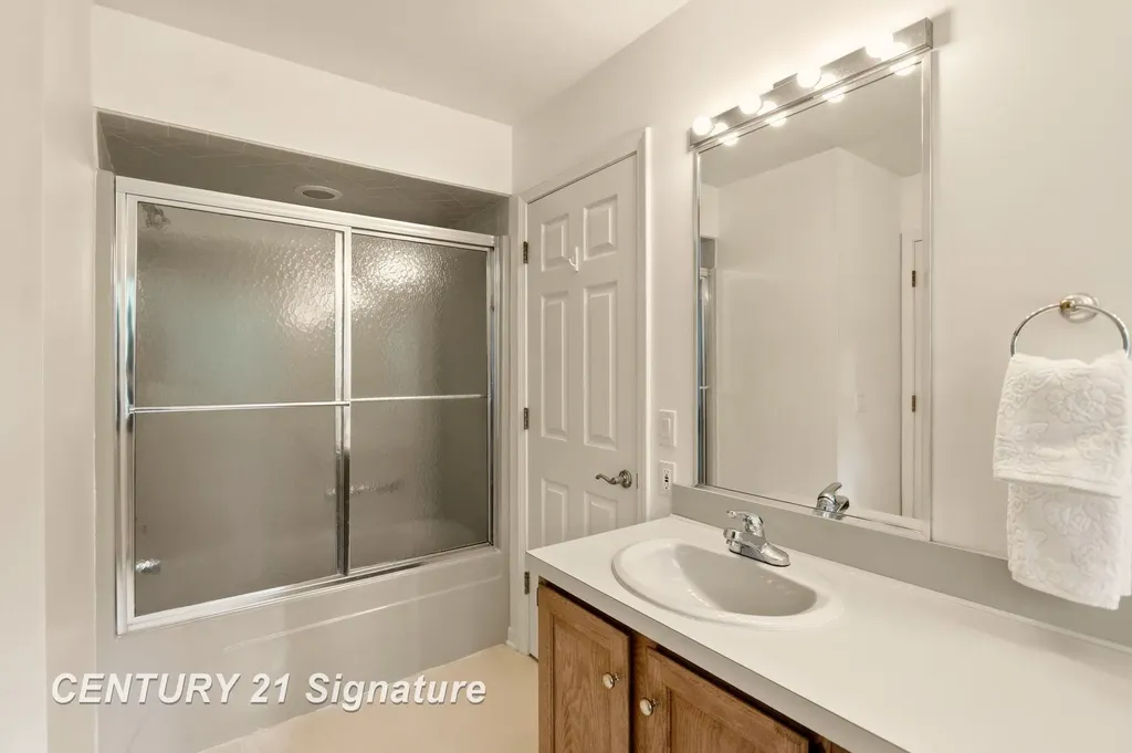 4210 Maple Woods West Drive Saginaw Charter Township MI 48603