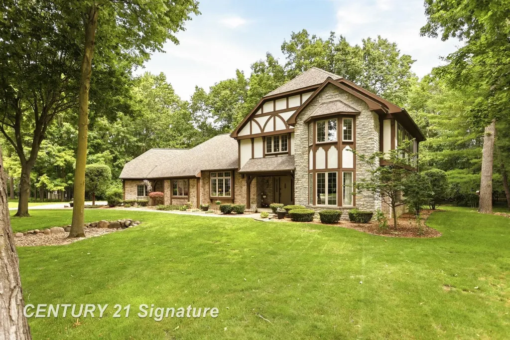 4210 Maple Woods West Drive Saginaw Charter Township MI 48603