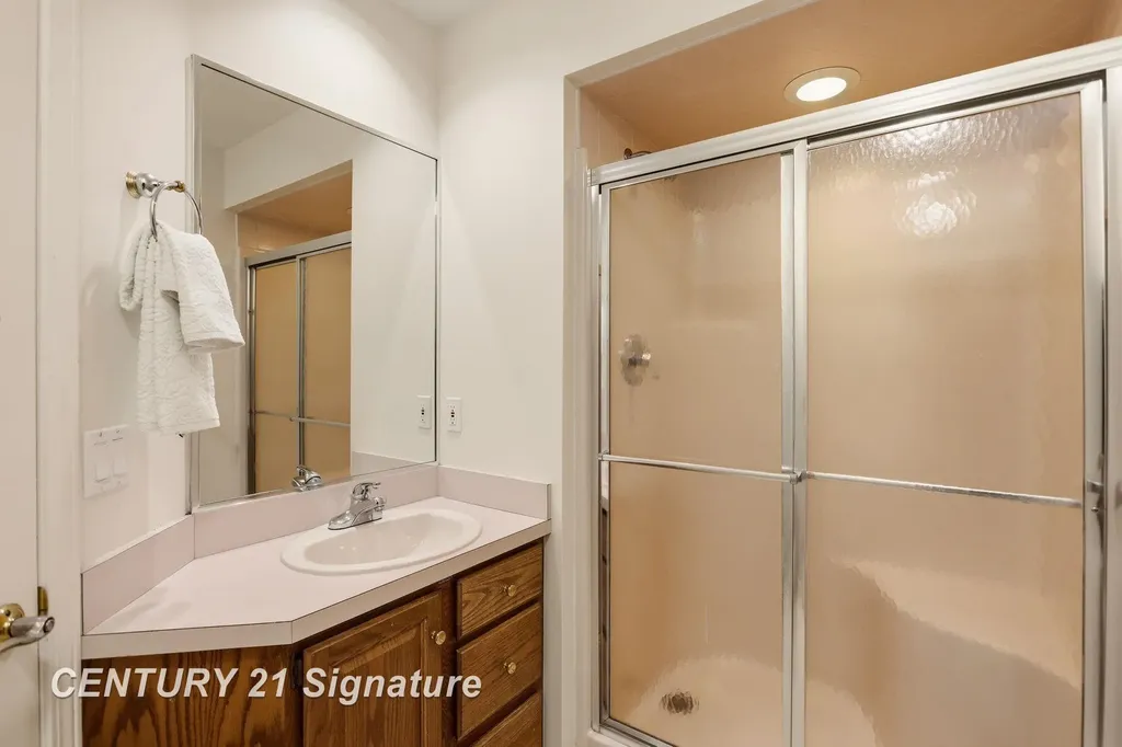 4210 Maple Woods West Drive Saginaw Charter Township MI 48603