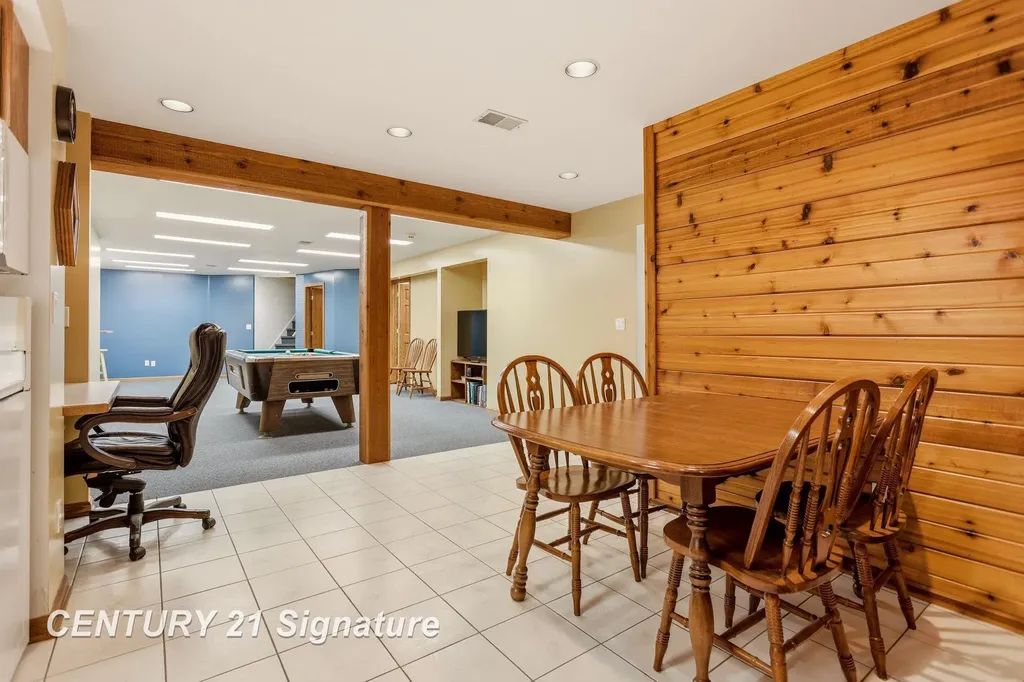 4210 Maple Woods West Drive Saginaw Charter Township MI 48603