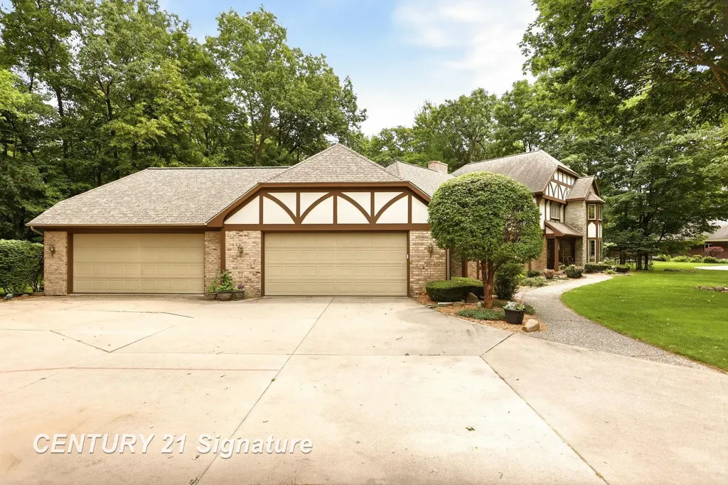 4210 Maple Woods West Drive Saginaw Charter Township MI 48603
