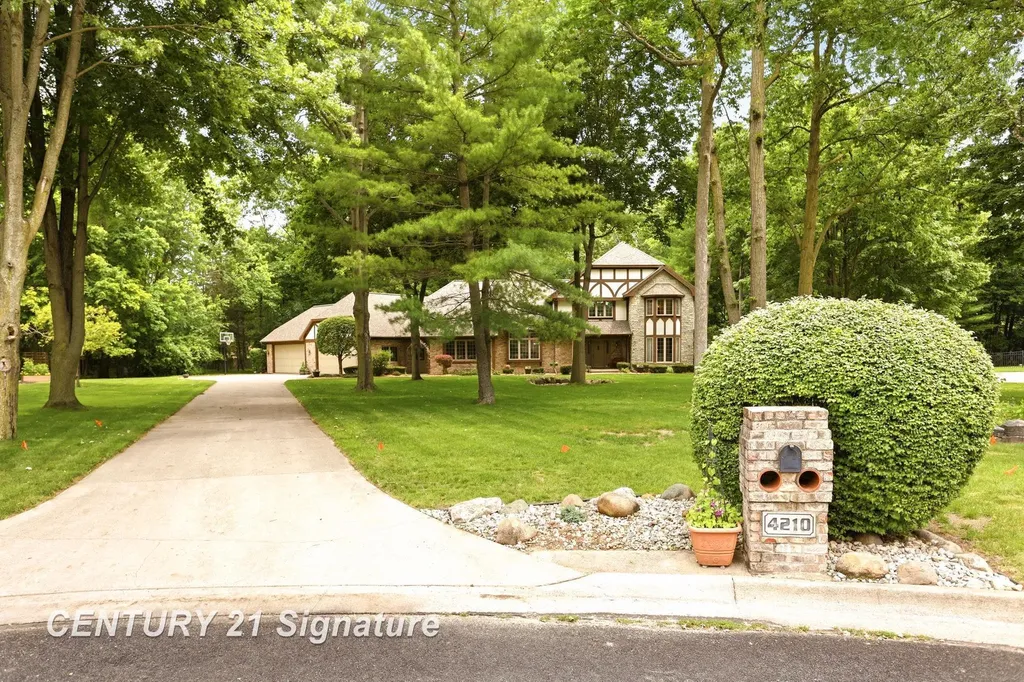 4210 Maple Woods West Drive Saginaw Charter Township MI 48603