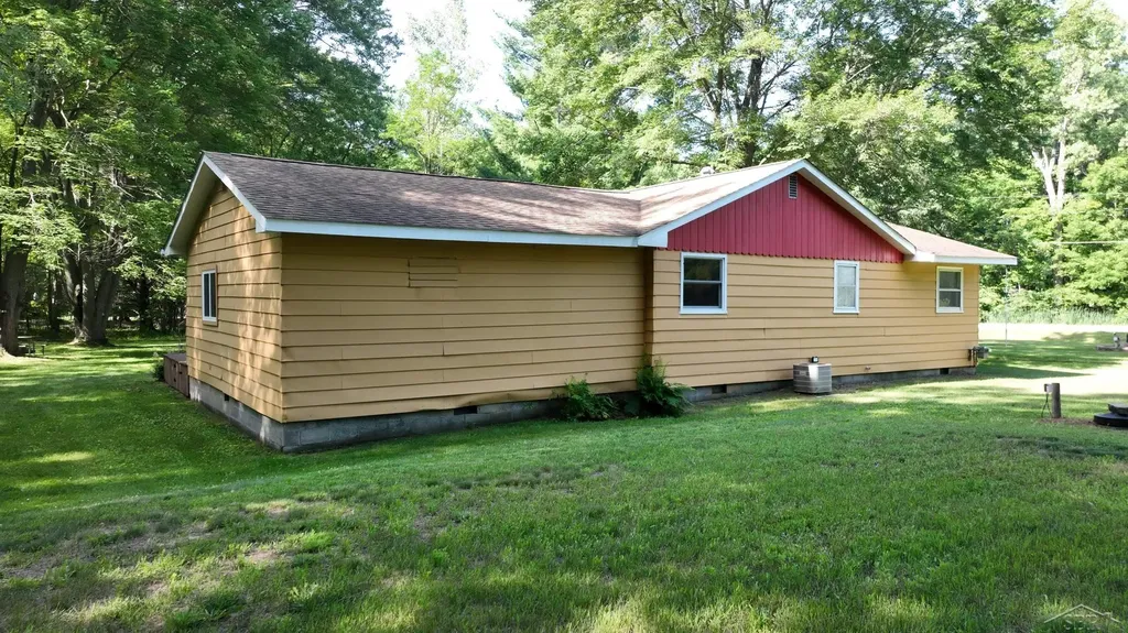 549 S Eight Mile Road Lee Township MI 48640