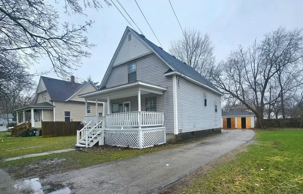 1015 S Webster Street Saginaw City MI 48602