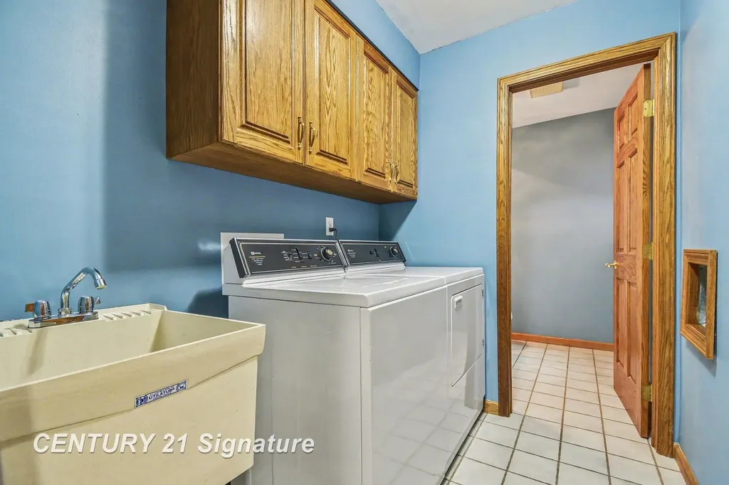 1944 E Lake Circle Drive Thomas Township MI 48609