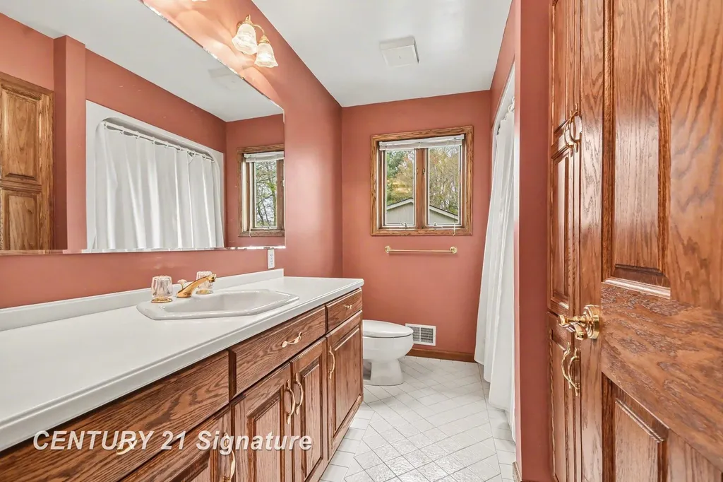 1944 E Lake Circle Drive Thomas Township MI 48609