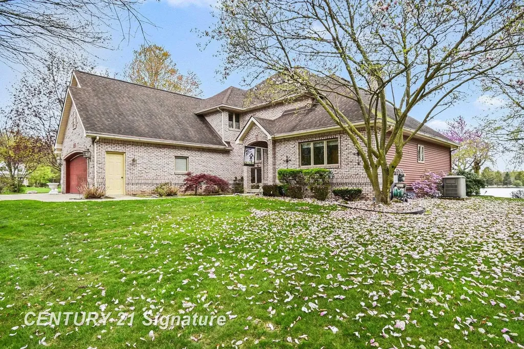 1944 E Lake Circle Drive Thomas Township MI 48609