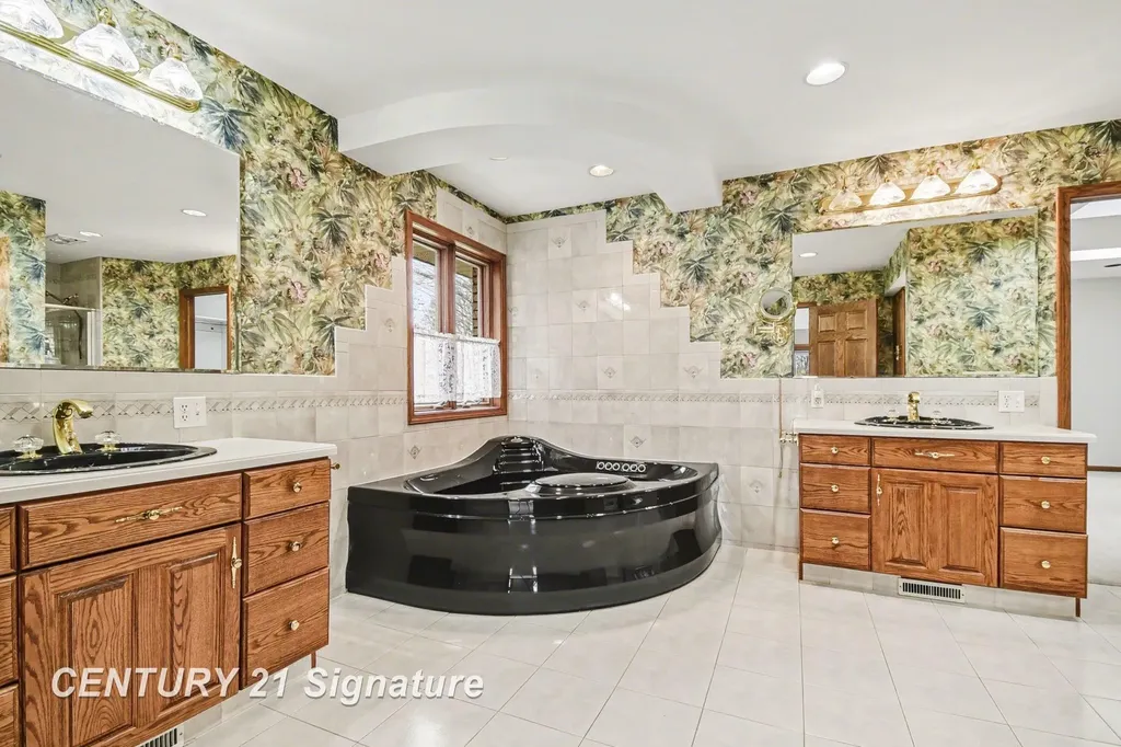 1944 E Lake Circle Drive Thomas Township MI 48609