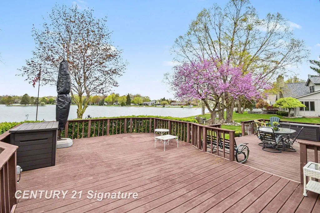 1944 E Lake Circle Drive Thomas Township MI 48609