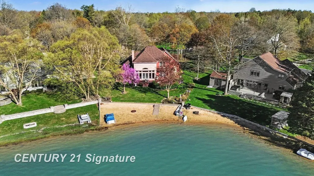 1944 E Lake Circle Drive Thomas Township MI 48609