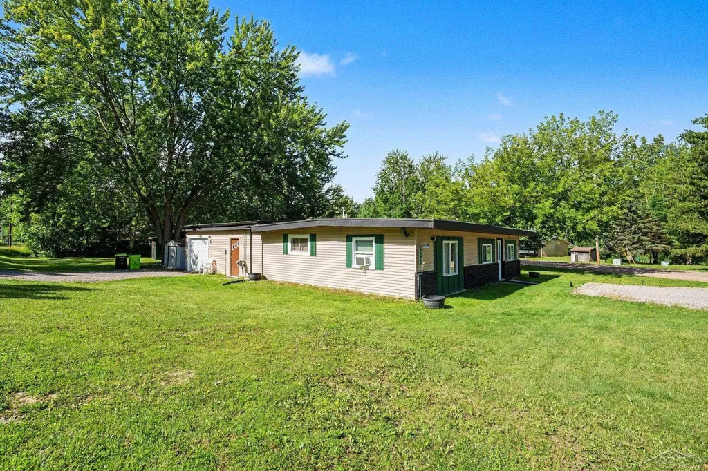 4042 S Oak Drive Billings Township MI 48612