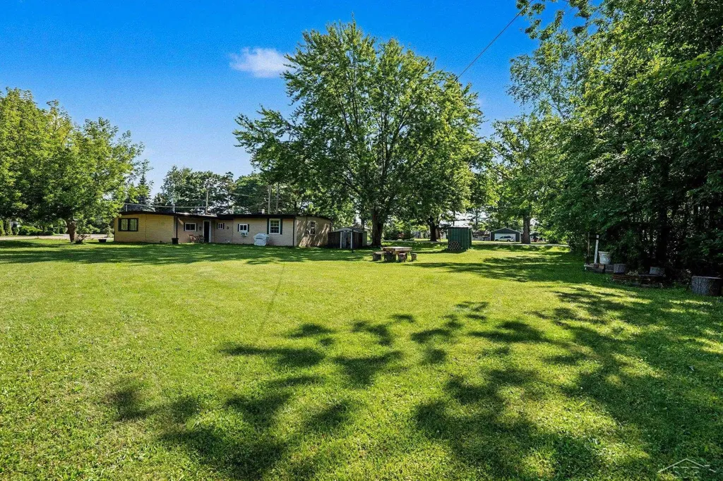 4042 S Oak Drive Billings Township MI 48612