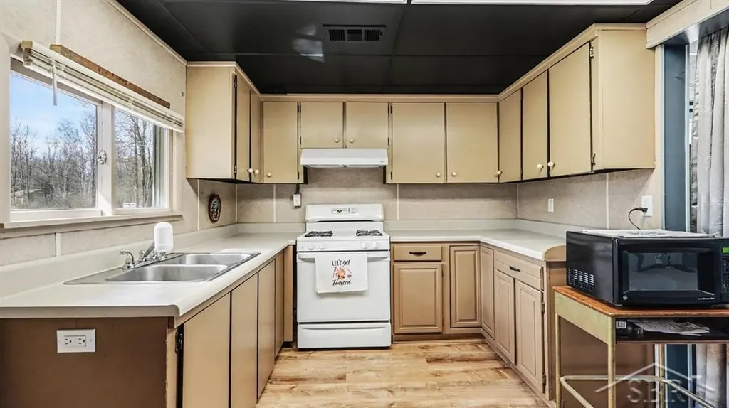 4042 S Oak Drive Billings Township MI 48612