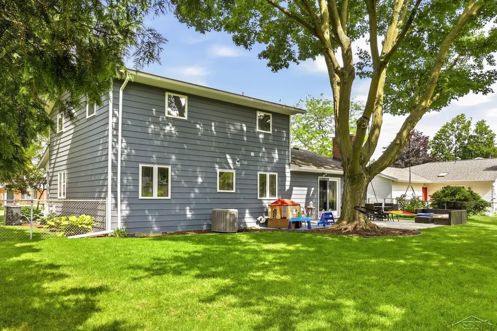 5154 Loganberry Drive Saginaw Charter Township MI 48603