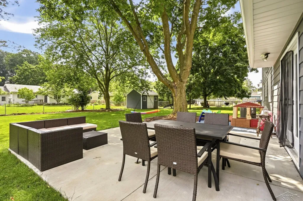 5154 Loganberry Drive Saginaw Charter Township MI 48603