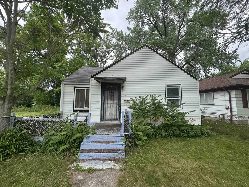 4115 Hess Avenue Saginaw City MI 48601