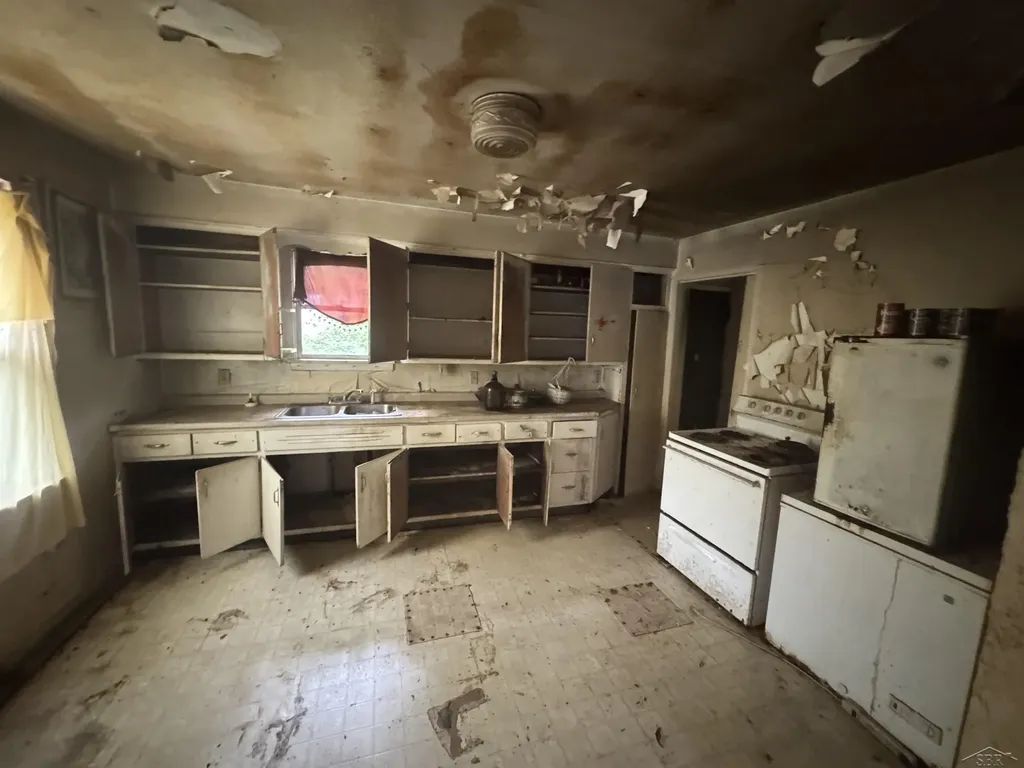 4115 Hess Avenue Saginaw City MI 48601