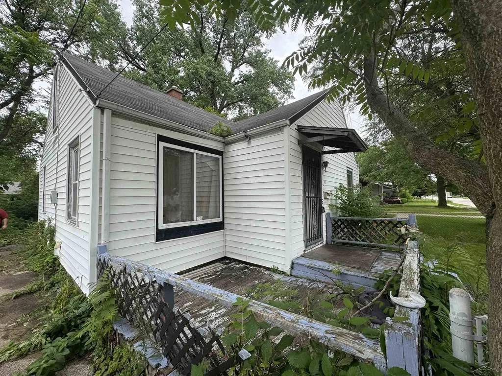 4115 Hess Avenue Saginaw City MI 48601